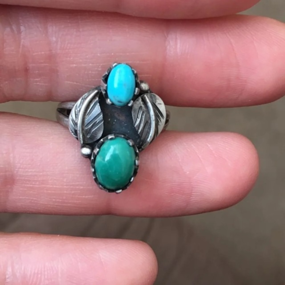 Vintage Green and Blue Turquoise Silver Ring - Picture 2 of 4